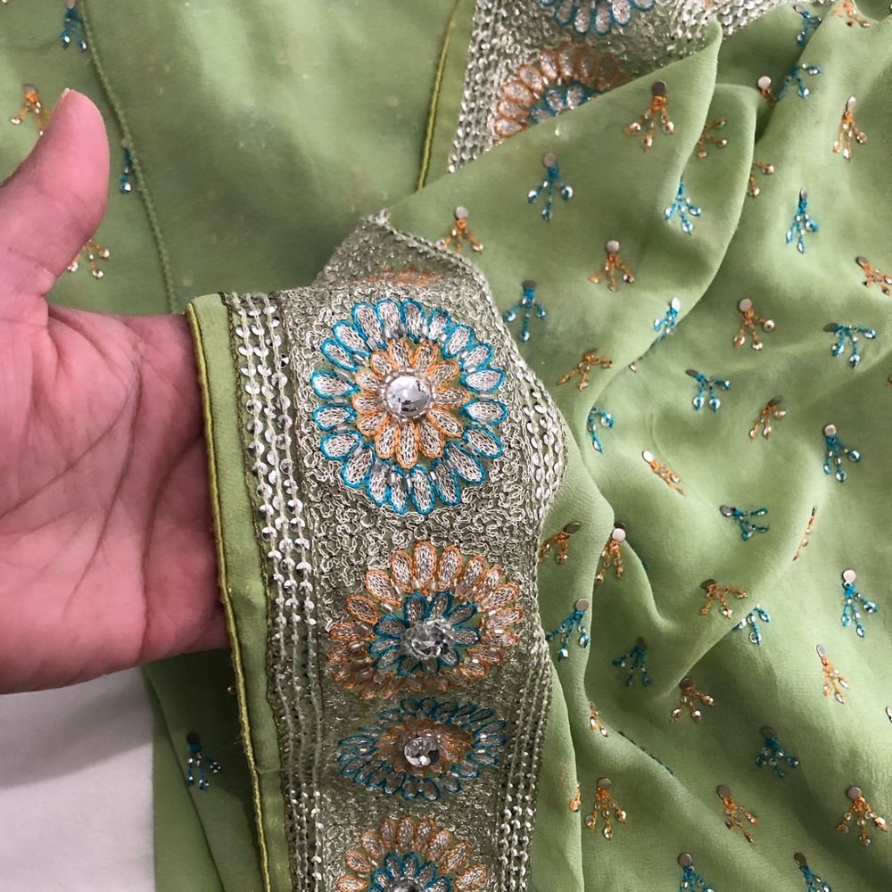 Georgette saree in pistachio green Vintage [firm]